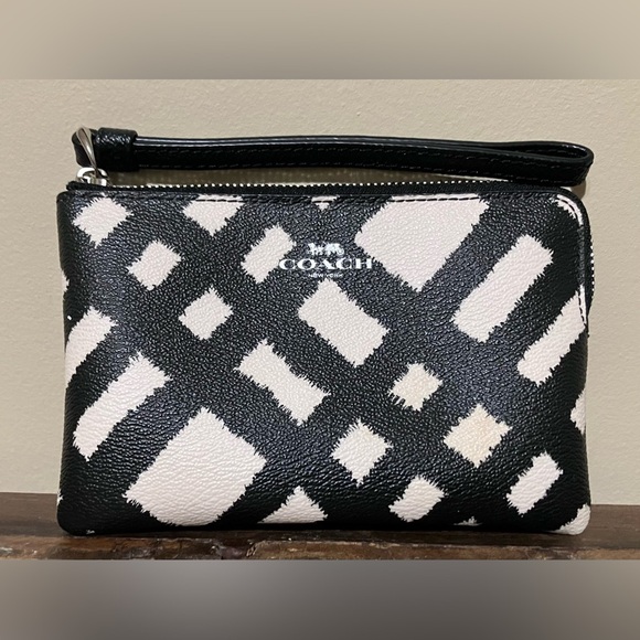 Coach Monochrome Patterned Wristlet - Picture 6 of 10